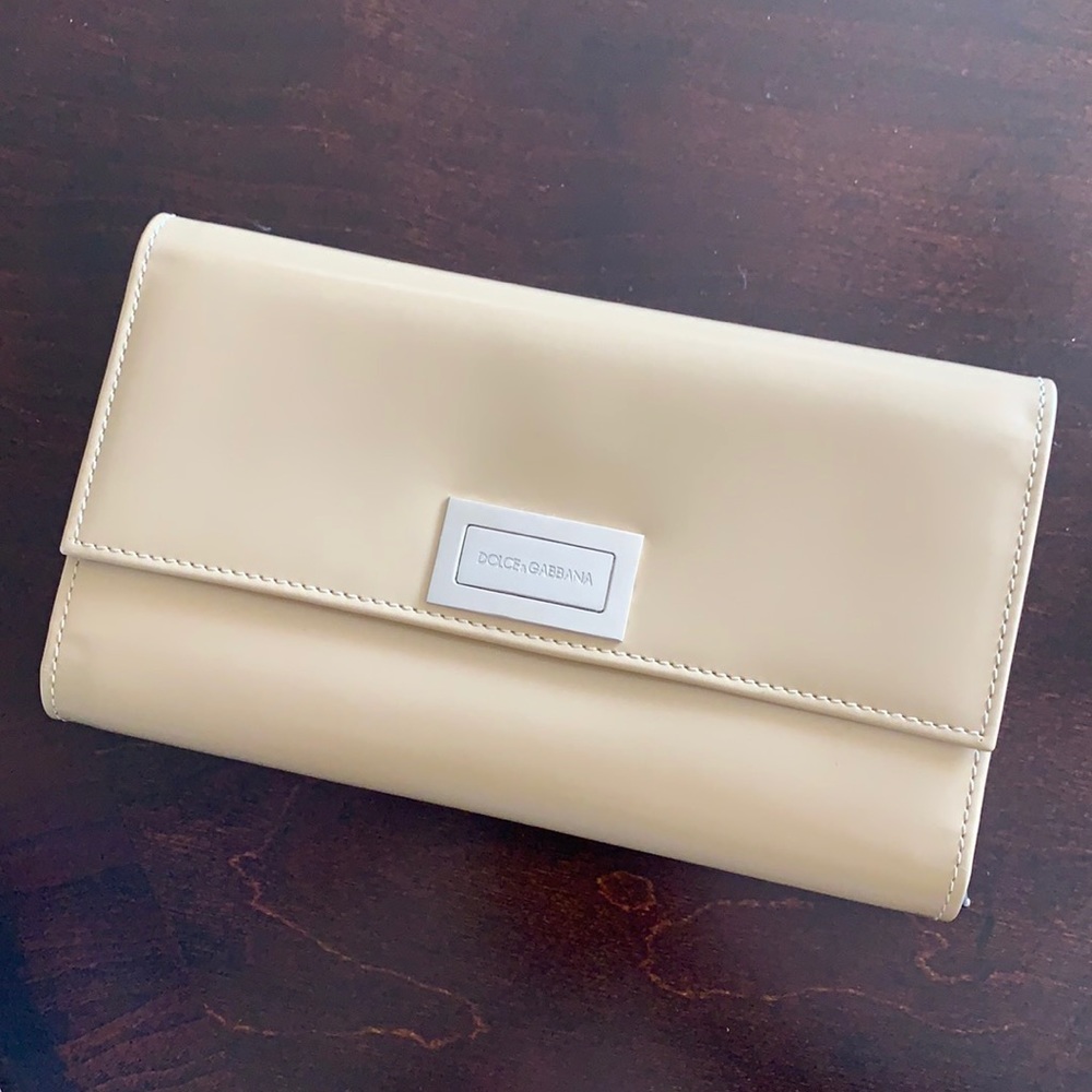 Dolce & Gabbana Wallet.